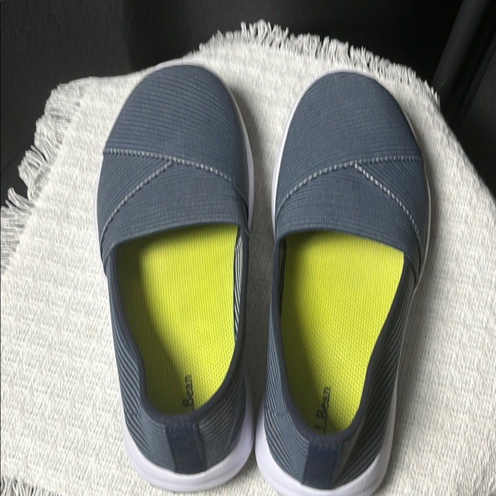 L.L. Bean  Back Cove Slip-On Shoes - Blue ladies size 7 - Picture 5 of 13